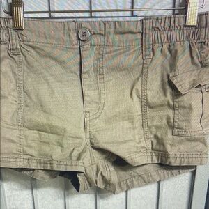 Women’s Athletic Cargo Shorts — Olive Green